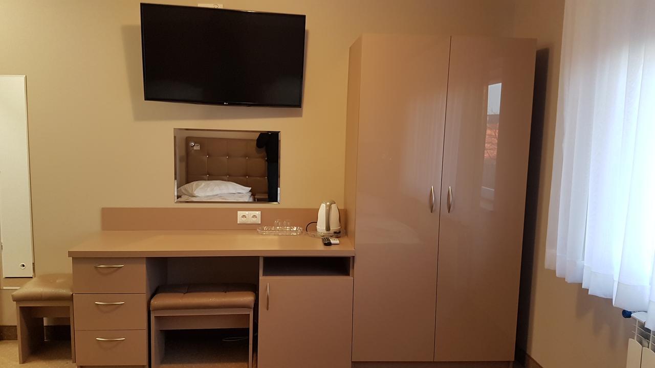 Hotel Gutland Wysokie Mazowieckie エクステリア 写真